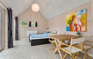 4 bedrooms, iron/ironing board, travel crib, free WiFi