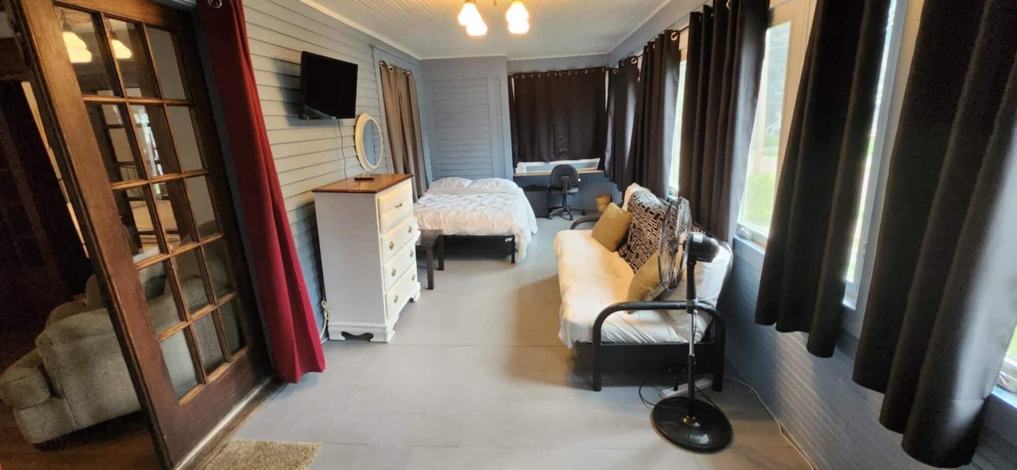 3 chambres, fer et planche à repasser, Wi-Fi, draps fournis