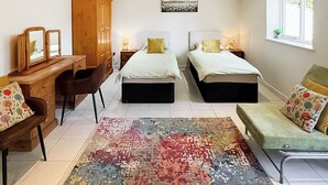 1 bedroom, free WiFi, bed sheets - Lily Pad 5 - UK43913 (Nassington, near Stamford)
