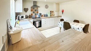 Dishwasher, high chair - Lily Pad 5 - UK43913 (Nassington, near Stamford)