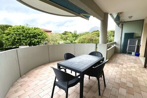 Outdoor dining - SE090 - Marzocca, comfortable three-room apartment 150 meters from the sea (Marzocca)