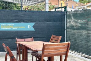 Outdoor dining - SE094 - Marzocca, three-room apartment with beach included (Marzocca)