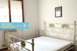 2 bedrooms, bed sheets - SE094 - Marzocca, three-room apartment with beach included (Marzocca)