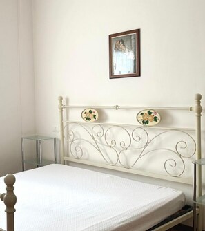 2 bedrooms, bed sheets - SE094 - Marzocca, three-room apartment with beach included (Marzocca)