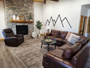 Smart-tv och eldstad