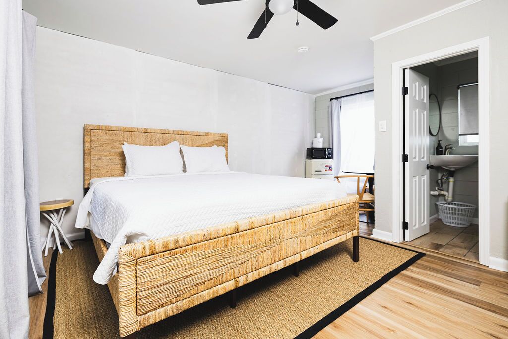 Superior-Einzelzimmer, 1 King-Bett, Nichtraucher, Poolblick