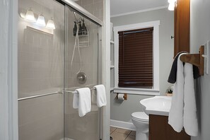 Family Cottage, 3 Bedrooms, Non Smoking, Beachside | Bathroom | Shower, hair dryer, towels - Seabirds Motel At Kure Beach (Kure Beach)