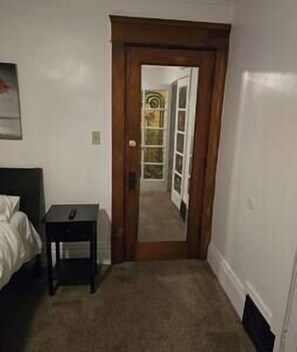 3 bedrooms, iron/ironing board, WiFi, bed sheets - Unit 2 at Oilgate at Oakdale (Akron)
