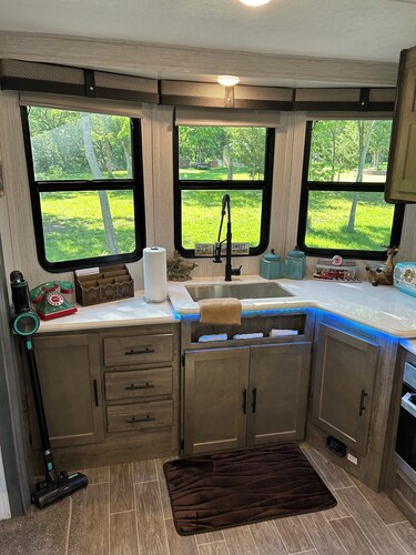 Luxury Camper With All The Amenities!