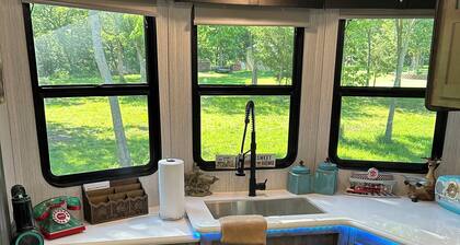 Luxury Camper With All The Amenities!