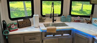 Luxury Camper With All The Amenities!