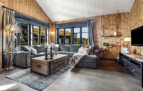 4 bedroom gorgeous home in Rauland