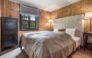 4 chambres, lit parapluie, draps fournis