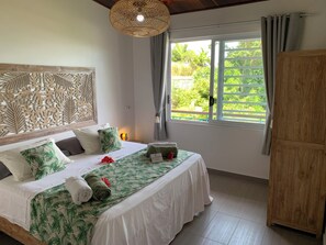 4 bedrooms, desk, iron/ironing board, free WiFi