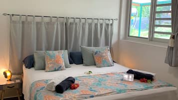 4 bedrooms, desk, iron/ironing board, free WiFi