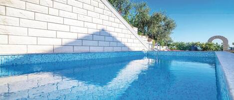 Et oppvarmet basseng