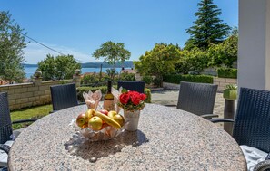 Outdoor dining - Stunning apartment in Crikvenica (Crikvenica)