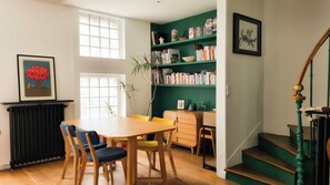 Dining - Maison Familiale Idéale Pour Profiter de Paris, Proximité Château de Vincennes (Montreuil)