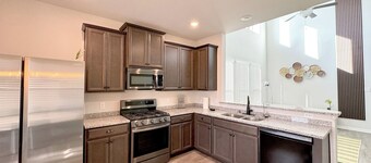 New 5br house with 4 king beds · Hot tub · Pets OK · Work space · 75" 4K TV