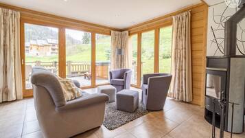 Télévision, lecteur de DVD, chaîne hi-fi