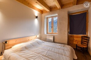 5 bedrooms, iron/ironing board, travel crib, free WiFi