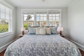 6 habitaciones, escritorio, tabla de planchar con plancha y wifi 