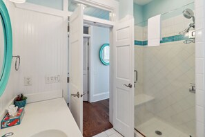 Shower, towels