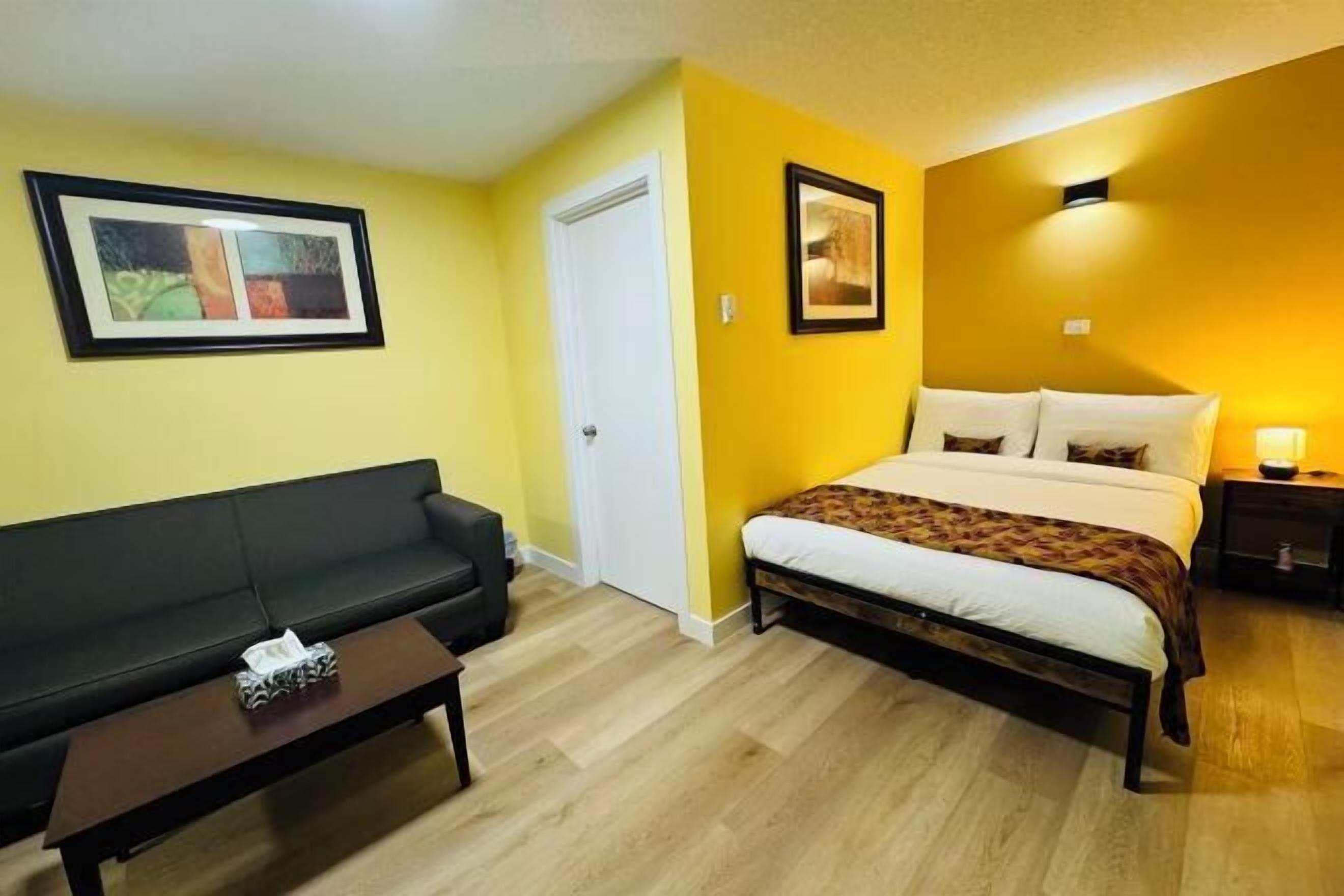 Yksilöllisesti sisustettu, yksilöllisesti kalustettu, pimennysverhot