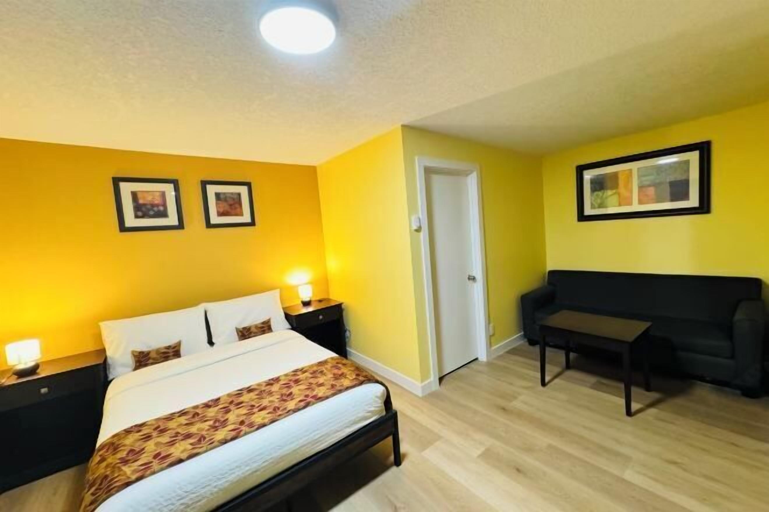 Yksilöllisesti sisustettu, yksilöllisesti kalustettu, pimennysverhot