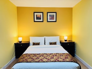 Decoración personalizada, muebles diferentes y cortinas blackout 