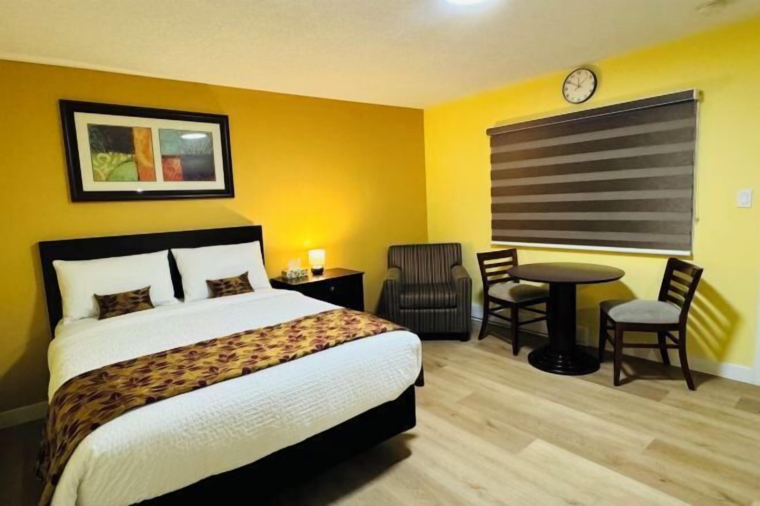 Yksilöllisesti sisustettu, yksilöllisesti kalustettu, pimennysverhot