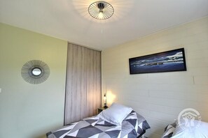 3 bedrooms, iron/ironing board, free WiFi, bed sheets