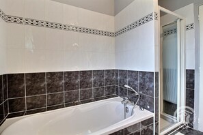 Douche, séchoir à cheveux
