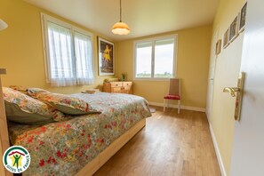 Lit parapluie, Wi-Fi gratuit, draps fournis