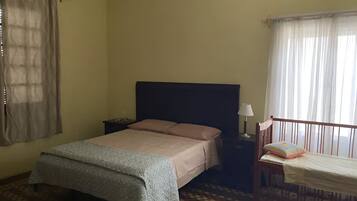 3 chambres, bureau, lit parapluie, Wi-Fi