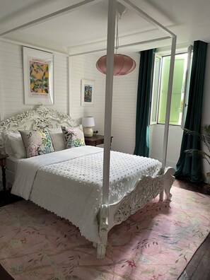 4 bedrooms, desk, iron/ironing board, free WiFi