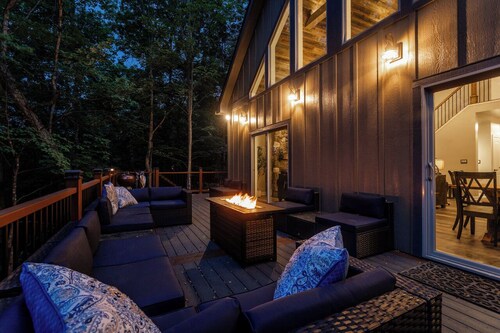 6BR ¦ 5 King Beds ¦ Bunk Room with 2 Bunks ¦ 8 Bathrooms ¦ Platinum Pool Pass! 