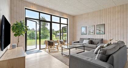 Lovely home in Glesborg with WiFi