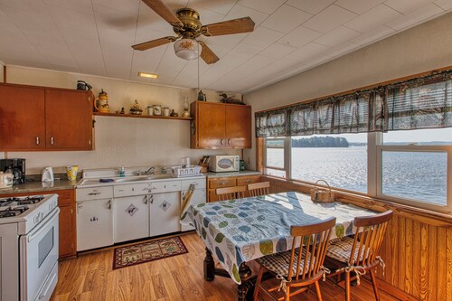 Cabin #1 on the Lake - 3-Beds - Open for Hunting/Rifle Season - Dock Access