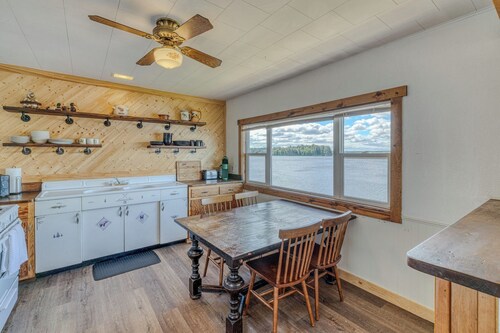Cabin #1 on the Lake - 3-Beds - Dock Access