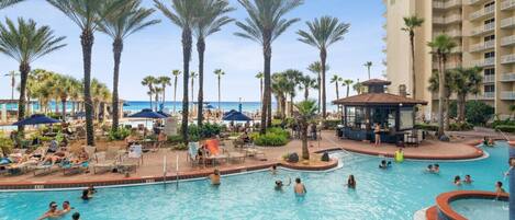 Een binnenzwembad, een verwarmd zwembad