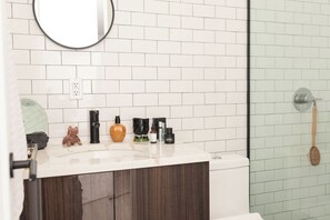 Dutxa, tovalloles, sabó i xampú 