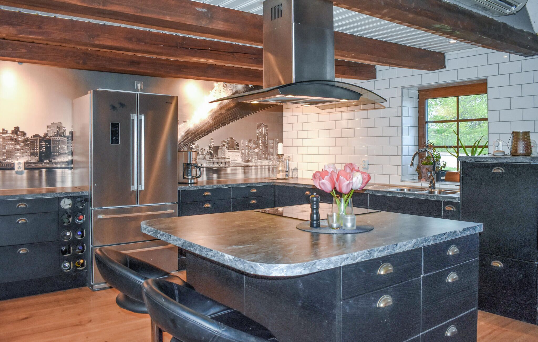 Jääkaappi, uuni, astianpesukone, kahvin-/teenkeitin