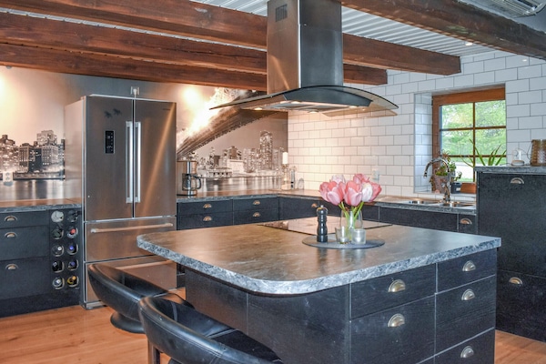 Fridge, oven, dishwasher, coffee/tea maker