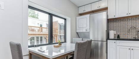 Micro-ondes, four, plaque de cuisson, lave-vaisselle