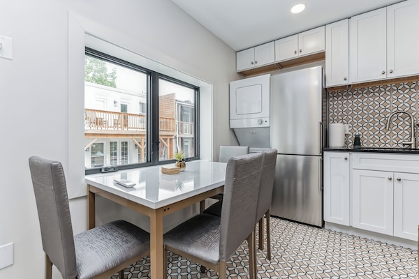 Mikrovågsugn, ugn, spishäll och diskmaskin