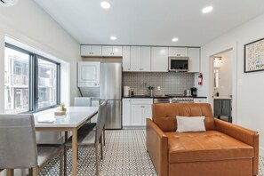 Mikrovågsugn, ugn, spishäll och diskmaskin