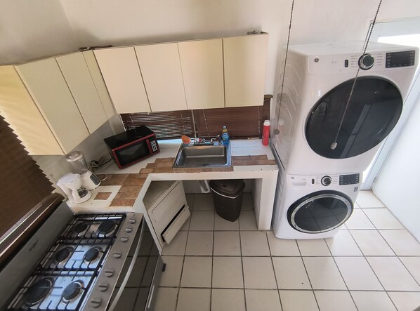 Fridge, microwave, oven, stovetop - Isla Verde *Beach*Restaurants*Bars*Enjoy  (Carolina)