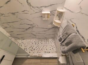 Towels, soap, shampoo, toilet paper - Isla Verde *Beach*Restaurants*Bars*Enjoy  (Carolina)