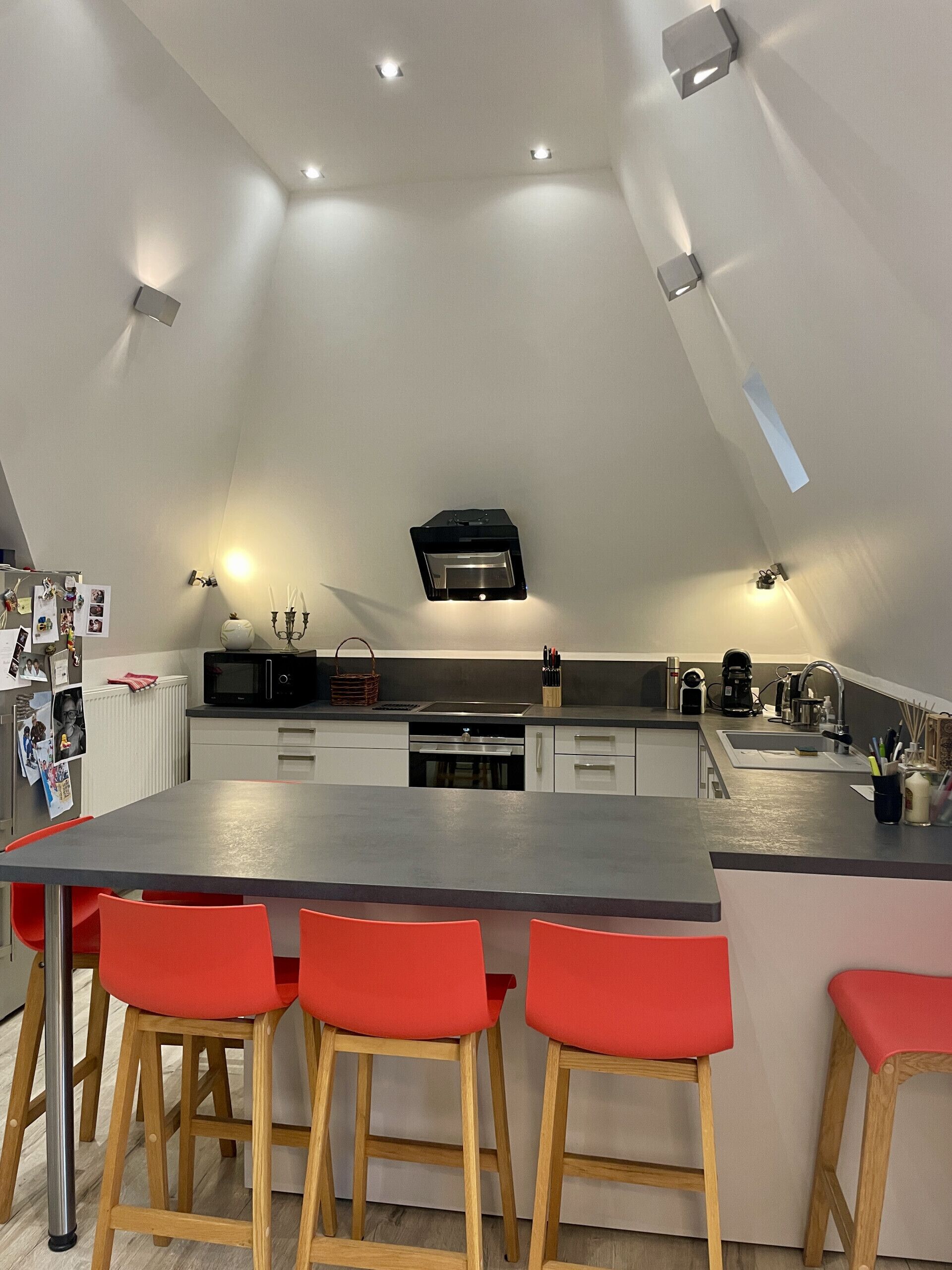 Kjøleskap, mikrobølgeovn, ovn og oppvaskmaskin